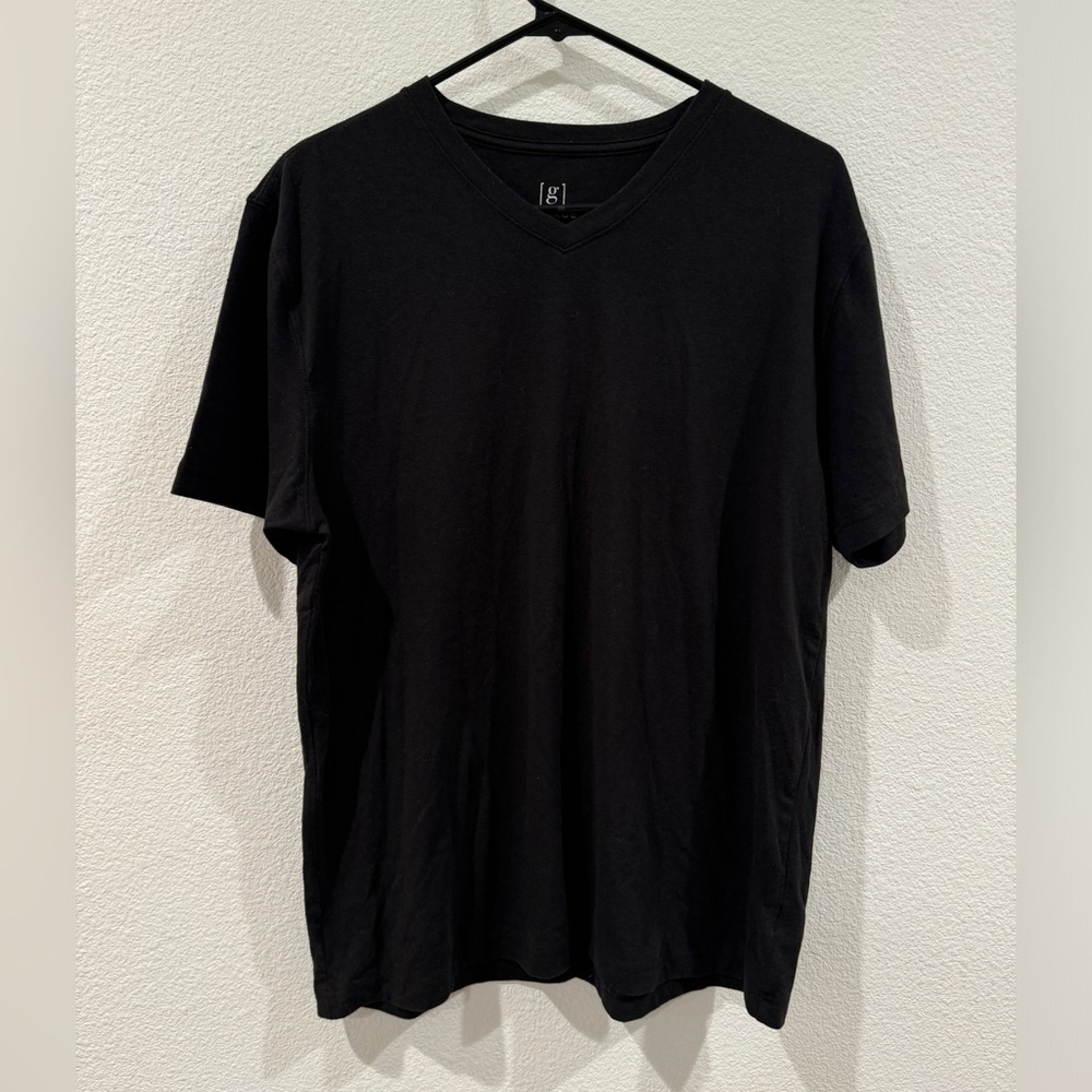 g George Black High V Neckline Soft Short Sleeve T-Shirt  Men’s Size Medium